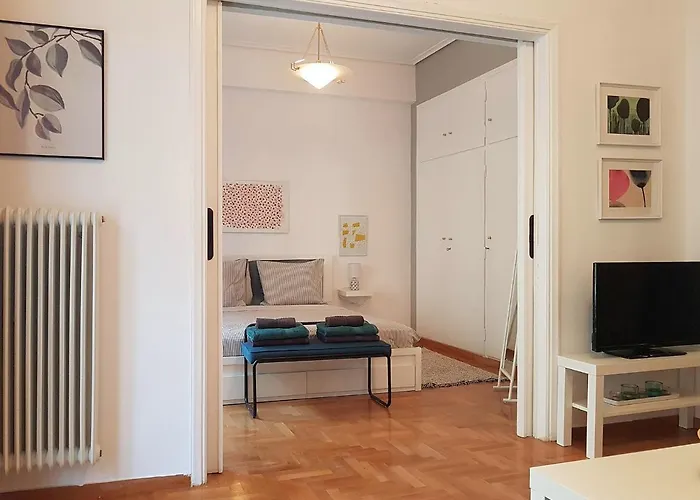 Colourful Apartment In The Heart Of Athens